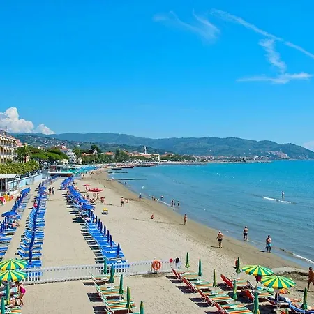 Casa Marina, In Pieno Centro A Pochi Passi Dal Mare E Con Aria Condizionata! شقة *