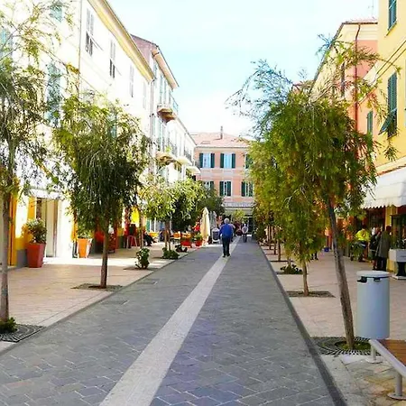 Appartamento Casa Marina, In Pieno Centro A Pochi Passi Dal Mare E Con Aria Condizionata! *